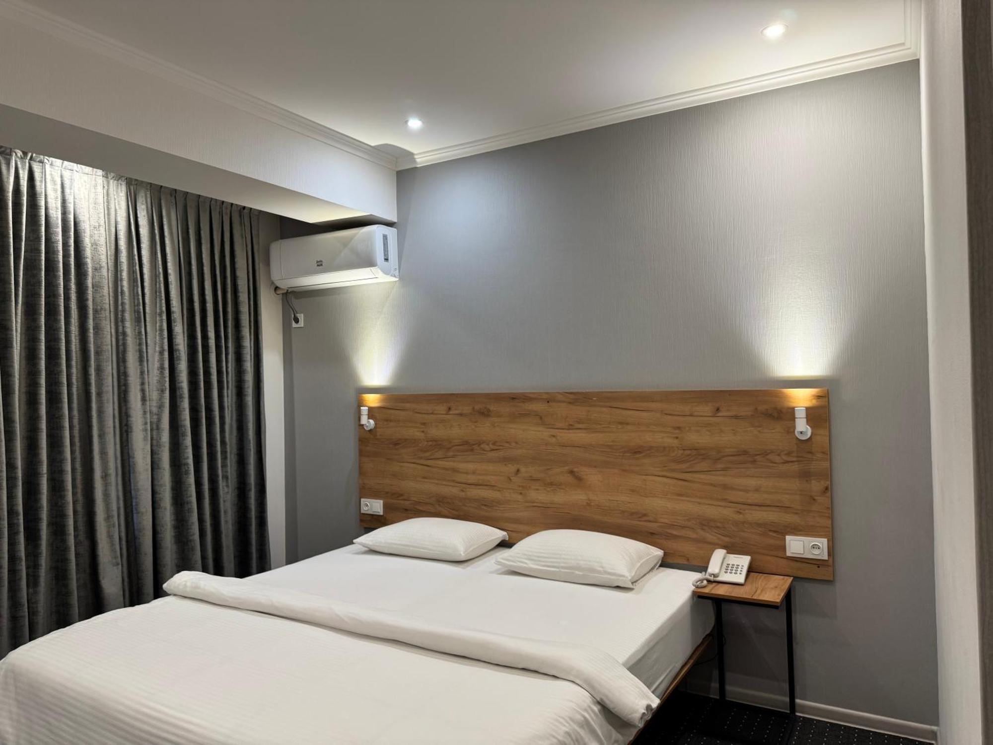 Hotel Afsona Qarshi Exterior foto